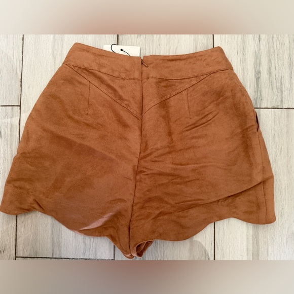 Finders Keepers The Label Faux Suede Shorts Camel Size 4 NWT - Picture 4 of 11